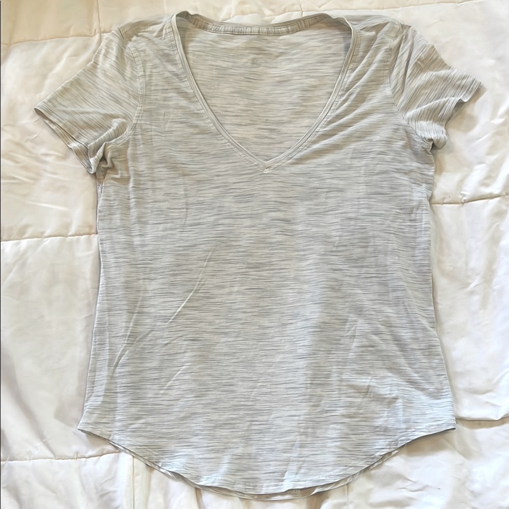 Lululemon Love V Neck T-Shirt, size 6